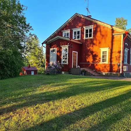 Ainutlaatuinen Vanhassa Kylaekoulussa * Purola